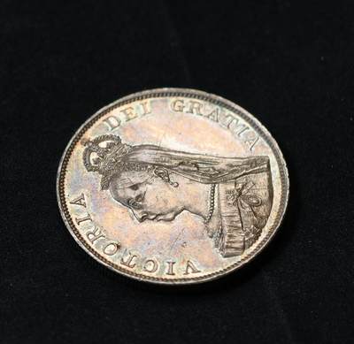 甄臻铺-世界币章拍卖（第60期），甄品场拍品征集中，送拍享返佣金等优惠多多 1887年双弗洛林，黑五彩很好看，脸上有伤