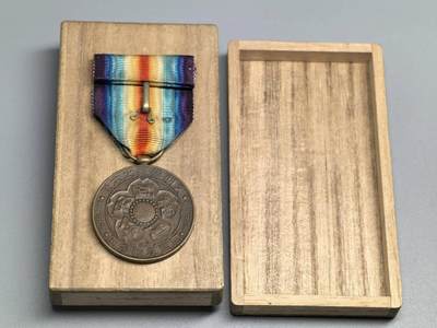 小驴勋章奖章收藏4月18日周六晚六点拍卖（珍爱和平，收藏战争，铭记历史，勿忘国耻，忠党爱国。有偿代拍，送拍规则在简介最后，参拍须阅读规则后再参拍，关系到运费包装发货时效真假辨别等关键信息，拍卖时不再发原图，看大图店主微信码在拍卖店铺介绍里或者找我要） 战捷纪念章