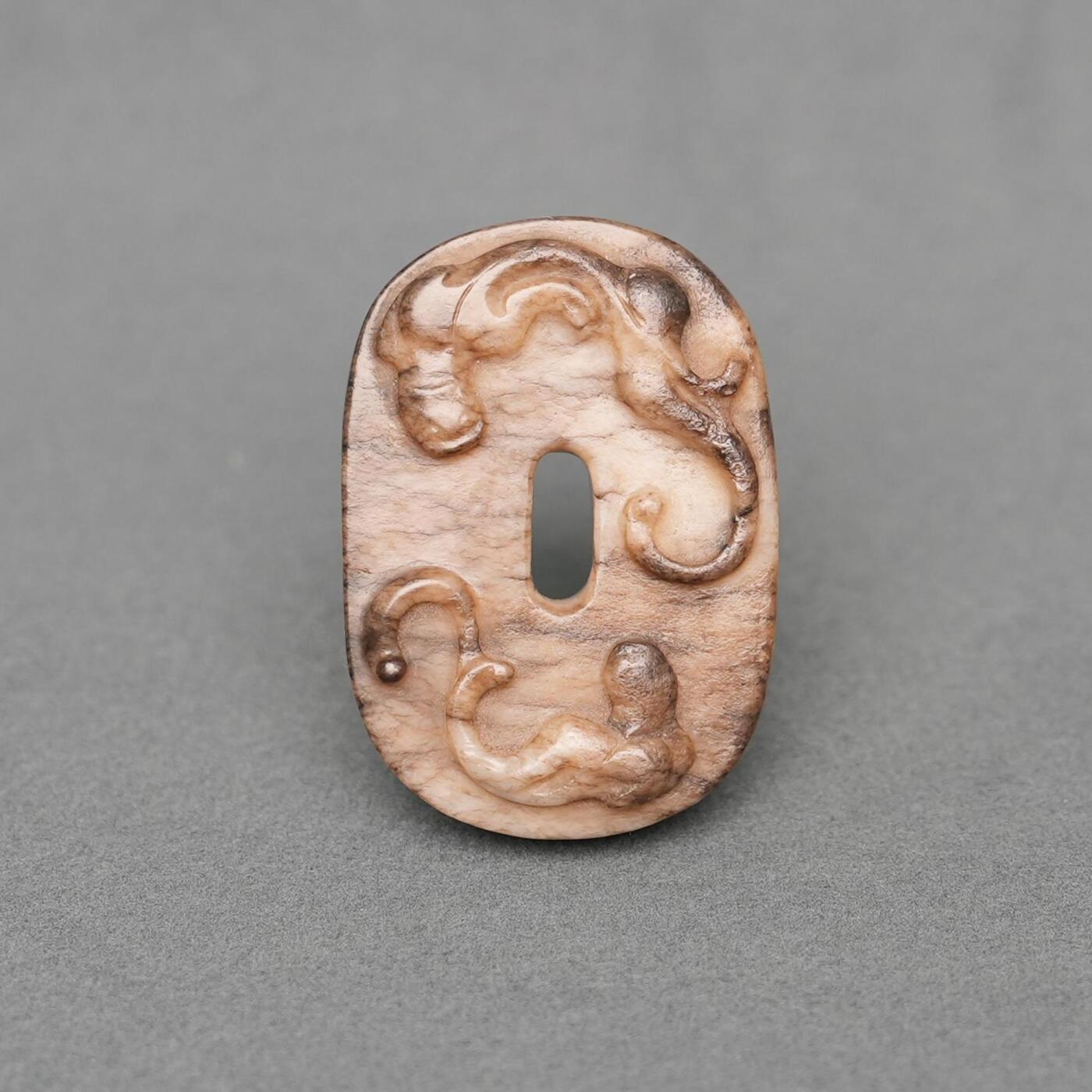  碧月说宝.韫玉流光-南京文物公司明清玉器专场（二） 沁玉螭龙璧