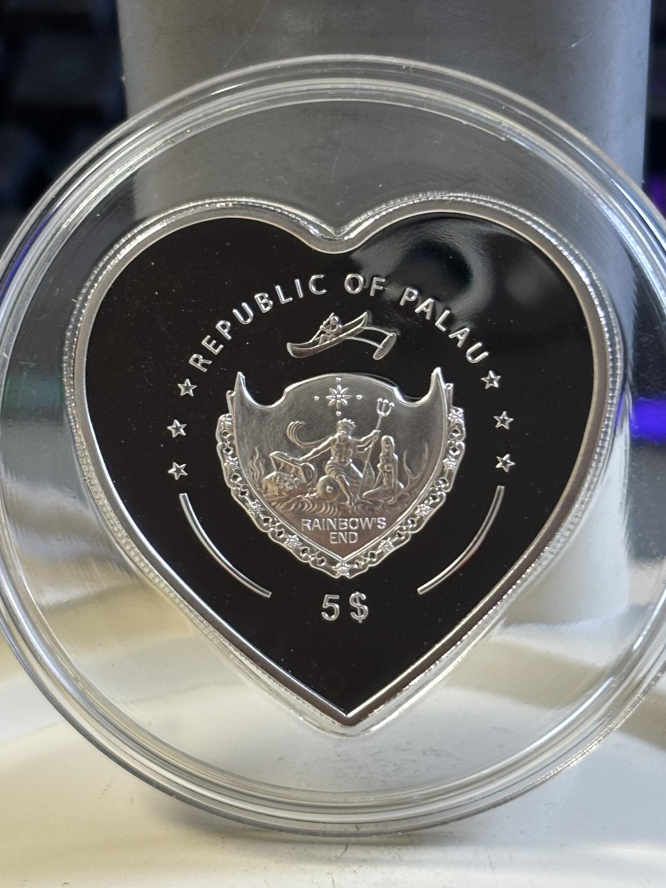 第197期拍卖 帕劳2009年爱心天使想念你心形镶嵌水晶彩色银币带证书，25克，925银镶嵌水晶，重量:25克，直径:37毫米，发行:2500枚