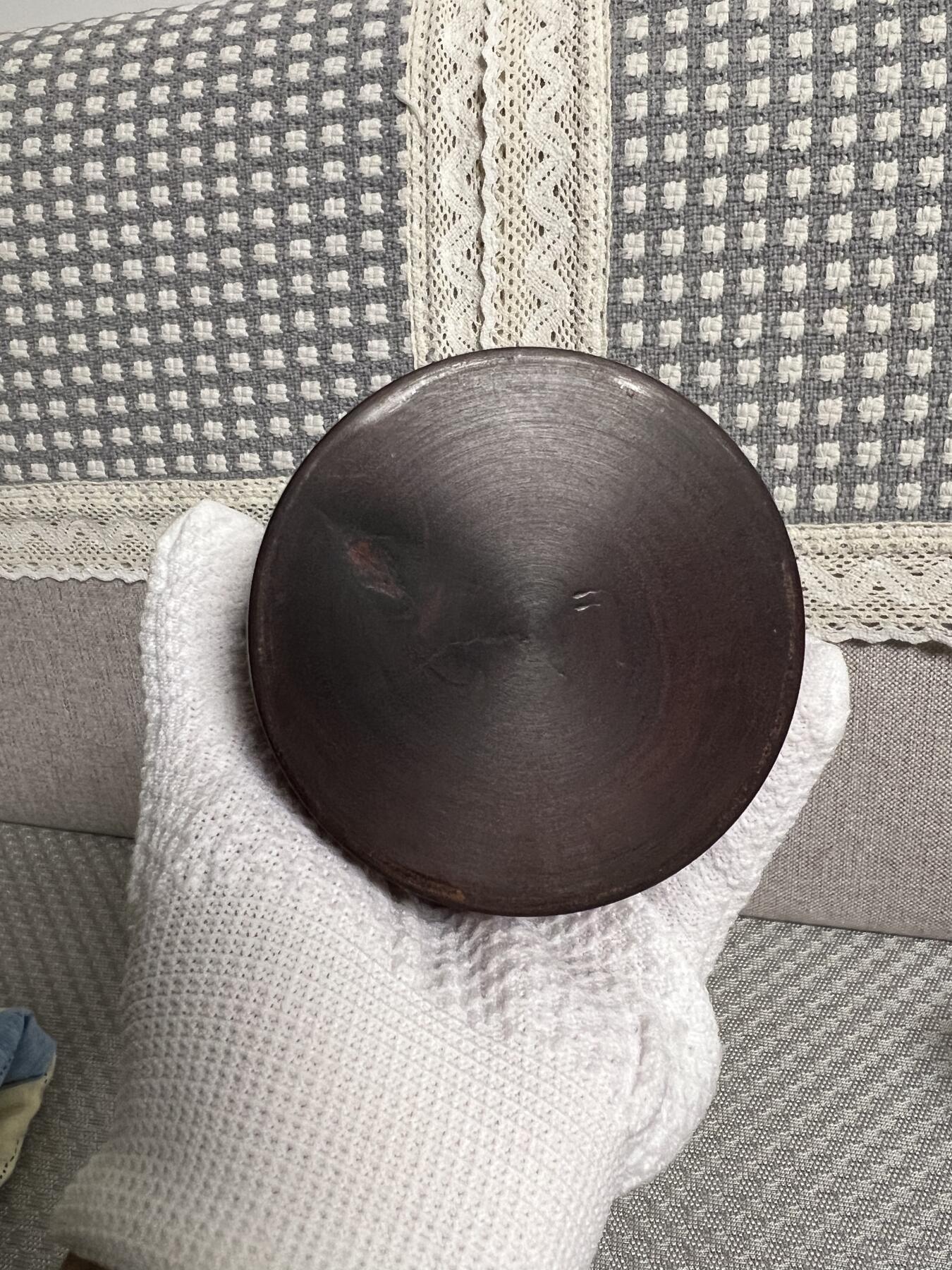 零元拍：精工非洲小叶紫檀 笔筒，水波瘤花荧光莹润，，精工打磨，花纹漂亮。116/87.5壁厚约14MM。