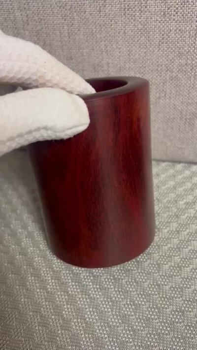 零元拍：精工非洲小叶紫檀 笔筒，水波瘤花荧光莹润，，精工打磨，花纹漂亮。116/87.5壁厚约14MM。