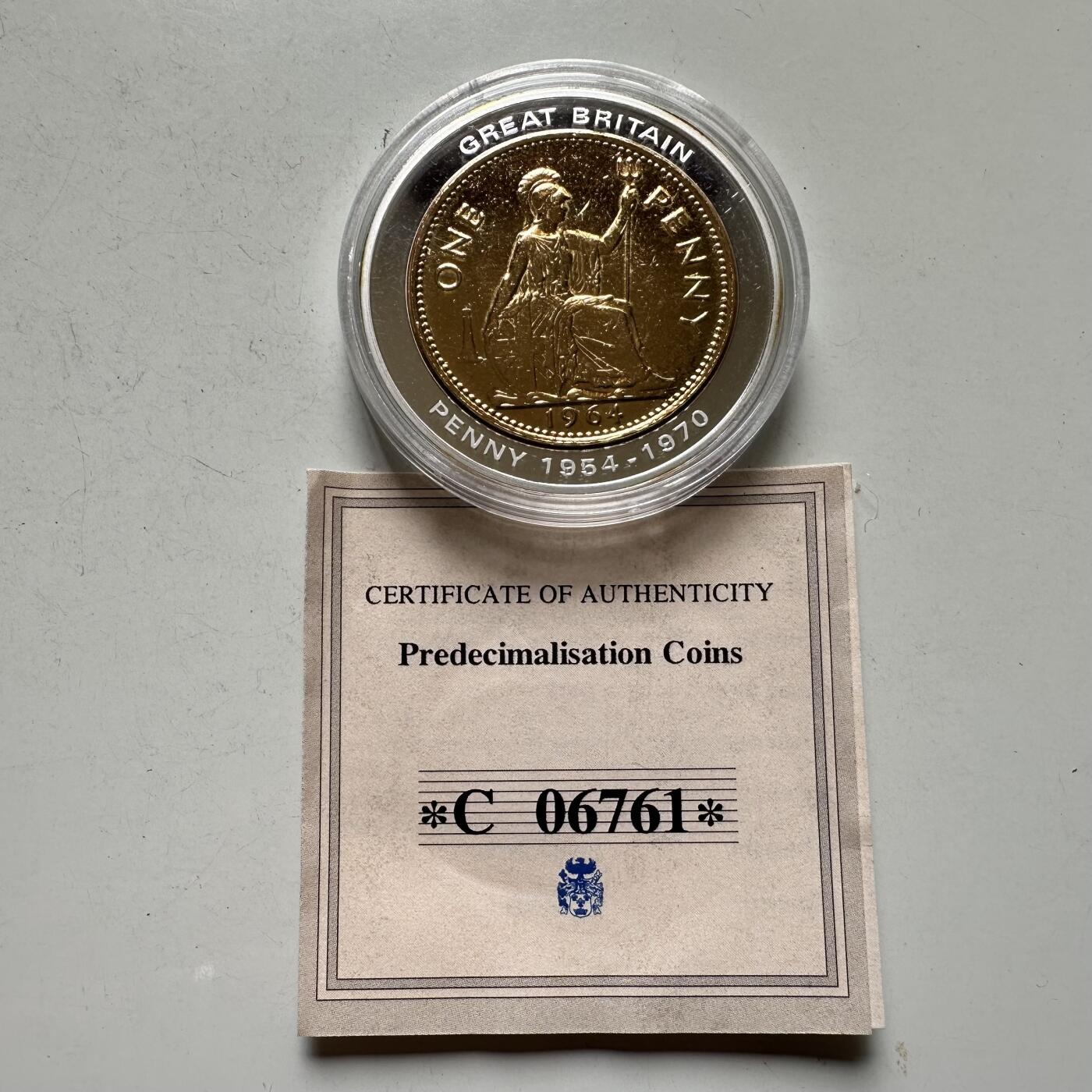 🌹外币初藏🌹🐯2026年第43场   每周二四六晚8️⃣点  世界硬币 英国 2005年 不列颠女神与1便士镶嵌纪念章（镀银镀金版 40mm）带证书