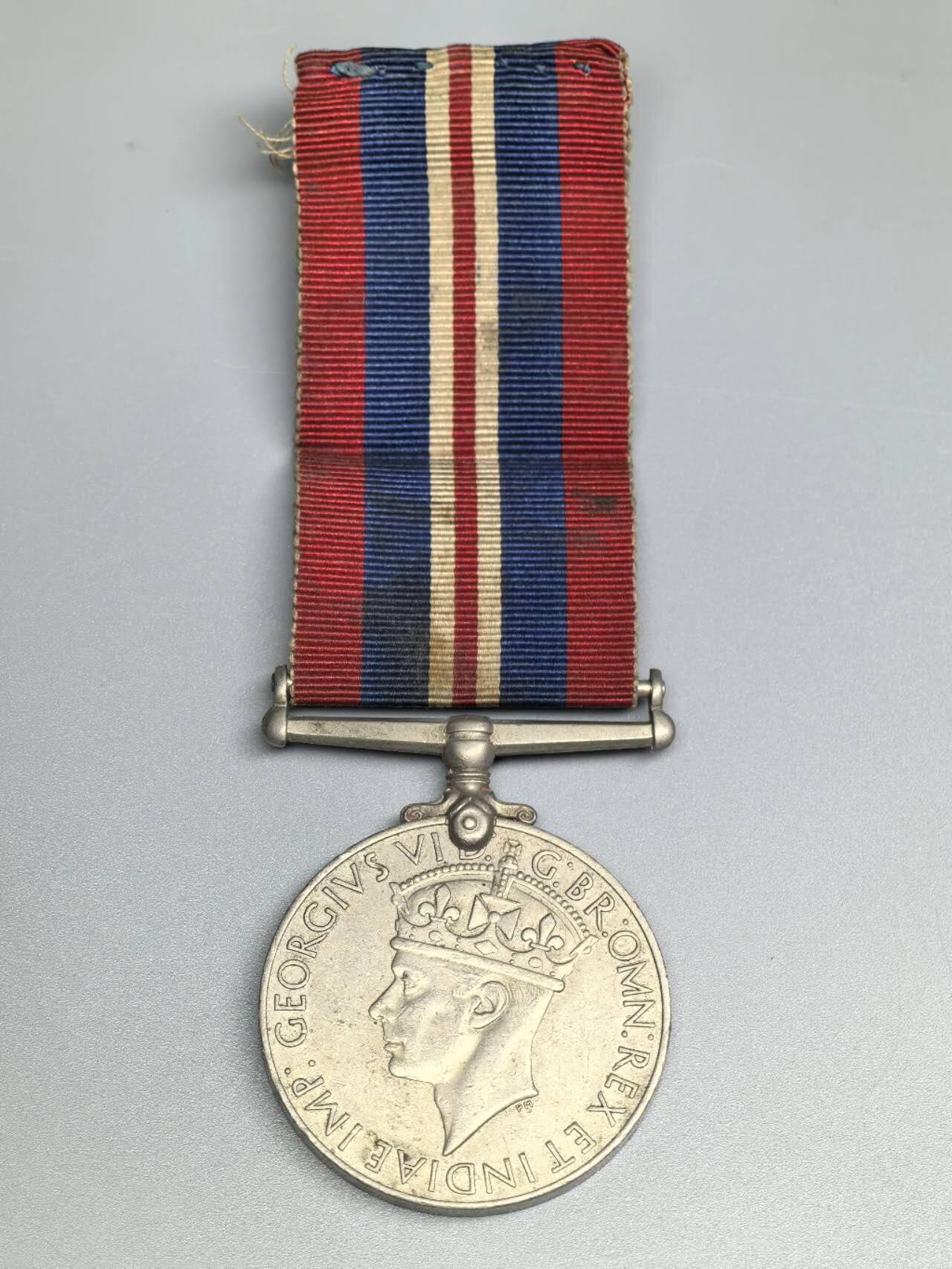 小驴勋章奖章收藏4月18日周六晚六点拍卖（珍爱和平，收藏战争，铭记历史，勿忘国耻，忠党爱国。有偿代拍，送拍规则在简介最后，参拍须阅读规则后再参拍，关系到运费包装发货时效真假辨别等关键信息，拍卖时不再发原图，看大图店主微信码在拍卖店铺介绍里或者找我要）