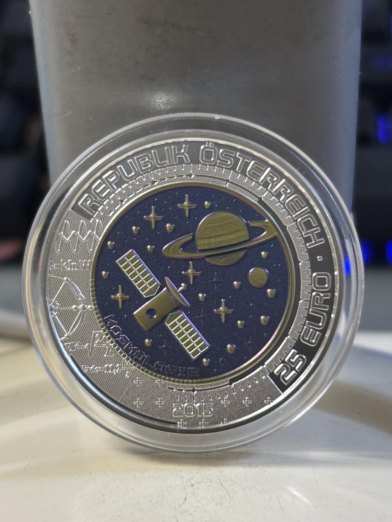 第197期拍卖 奥地利2015年宇宙论银铌双金属镶嵌纪念币，900银/998铌，10克和7.15克，发行：65000枚