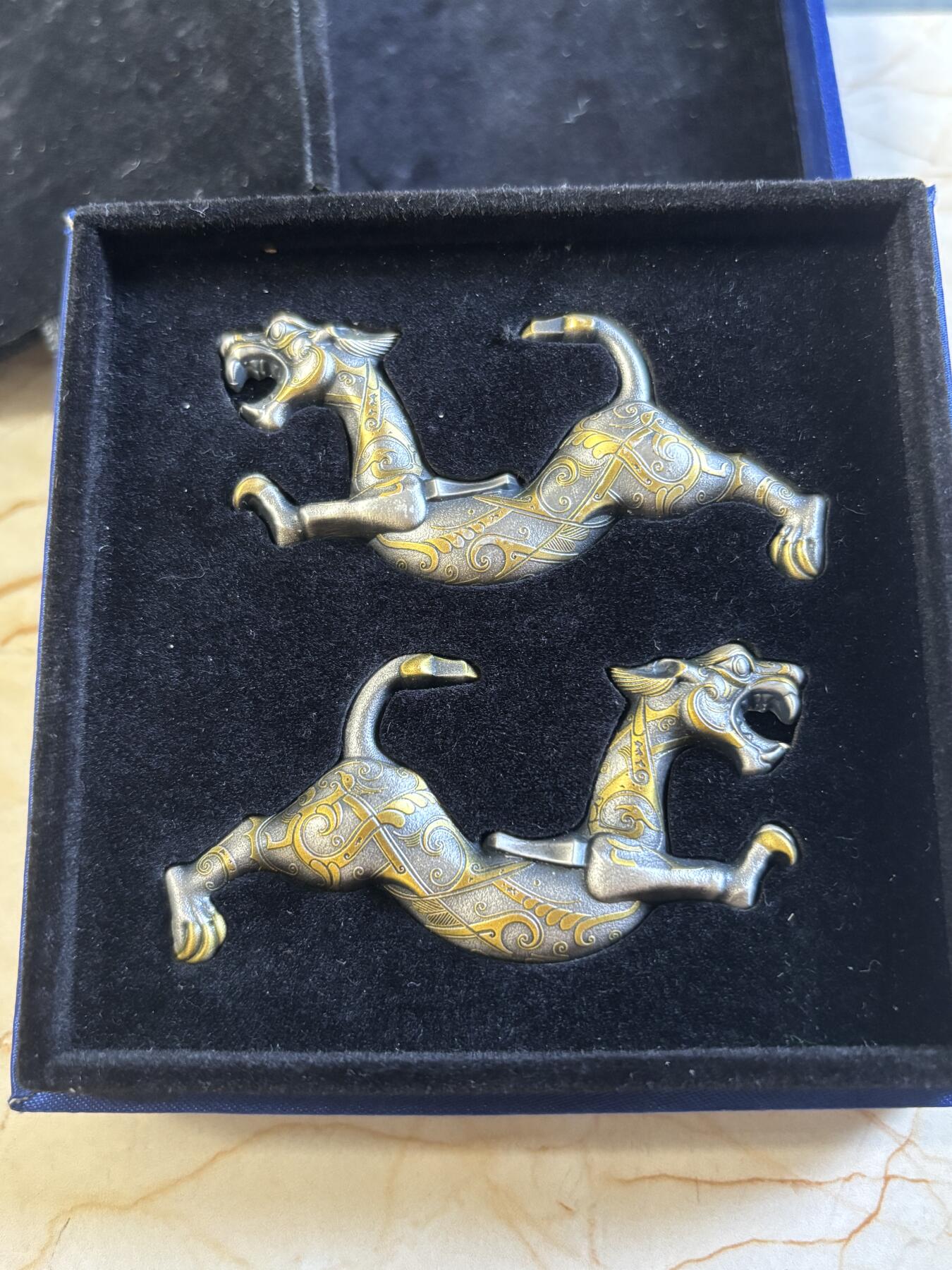 第197期拍卖 纽埃2024年虎符系列错金银铜翼虎2盎司镀金银币带盒无证书，999银，1盎司*2，发行199套