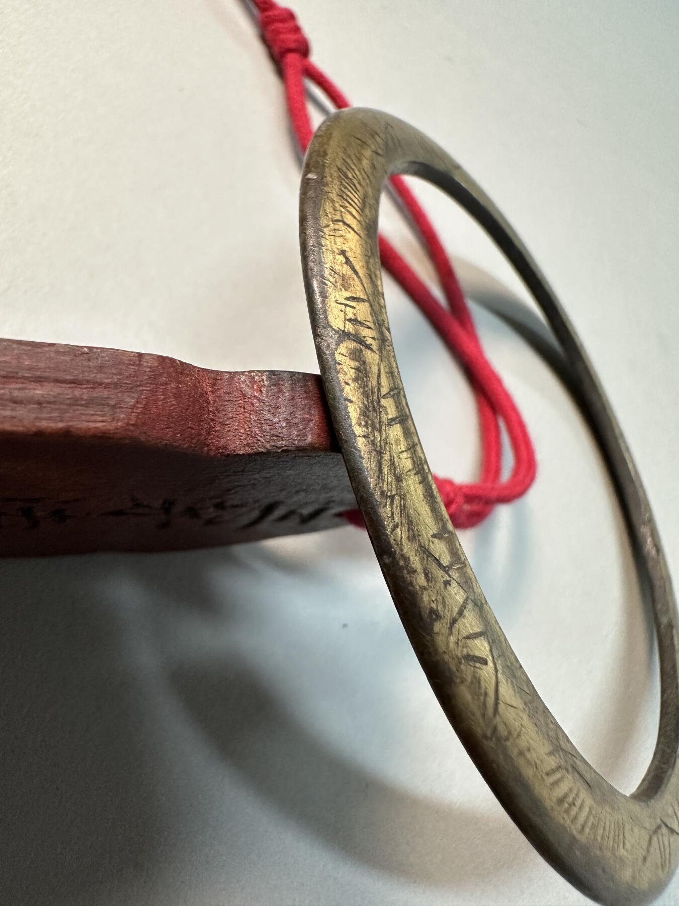 清代-民国 精品铜器专场 清代晚期老黄铜圆形刻花老镇纸