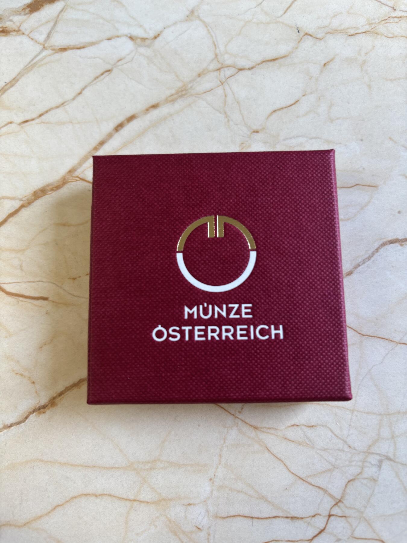 第197期拍卖 奥地利2015年宇宙论银铌双金属镶嵌纪念币，900银/998铌，10克和7.15克，发行：65000枚