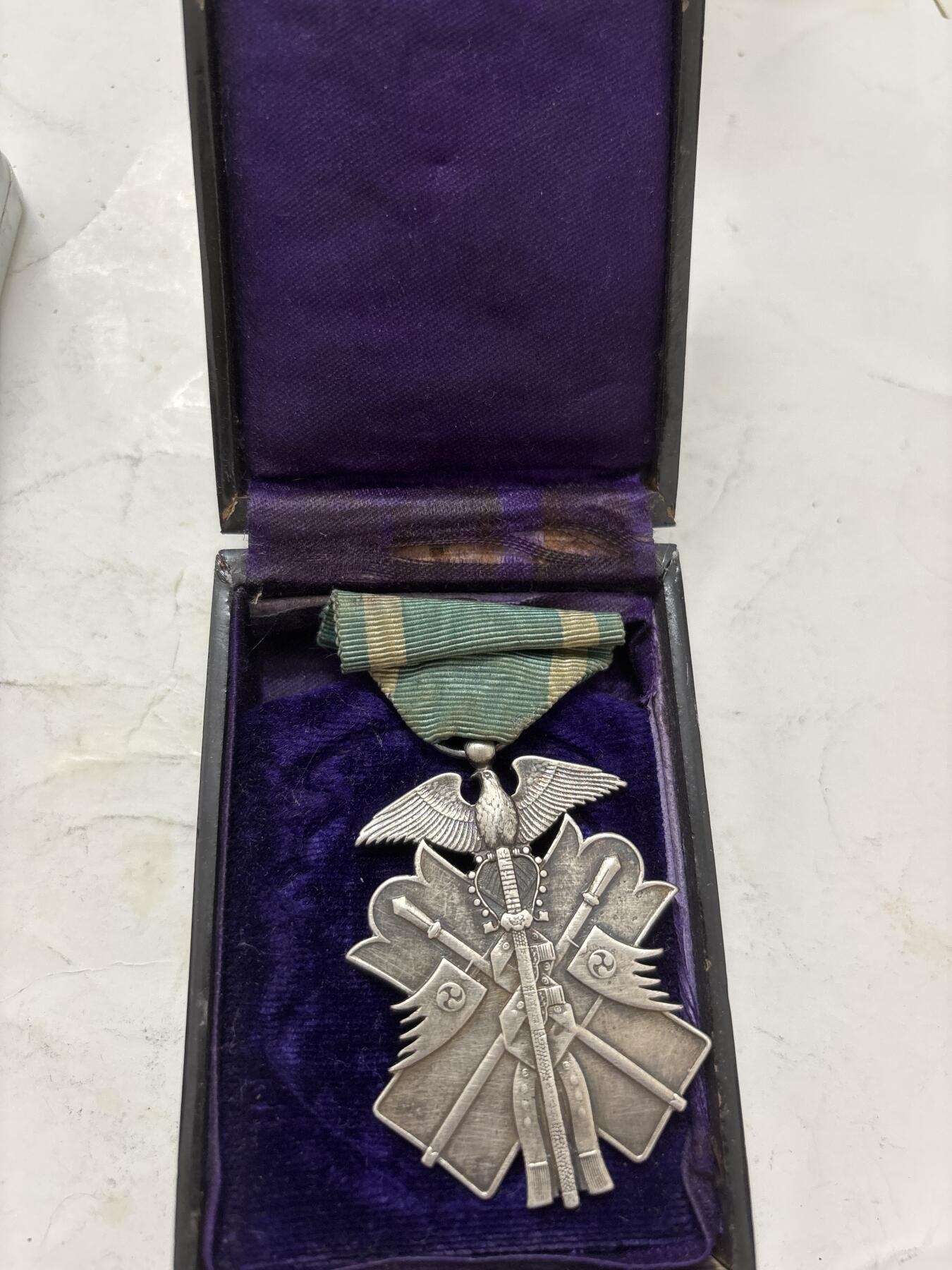 文馨钱币收藏第 300 场，银币，散币，小量德占比利时时期货币，长期接代拍业务 带盒纪念章