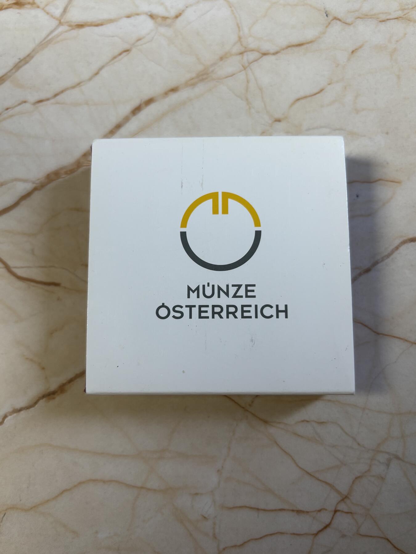 第197期拍卖 奥地利2011年火星探险机器人25欧纪念银铌双色银币，900银/铌998，重量:15.5克（9克银，6.5克铌），发行：65000枚