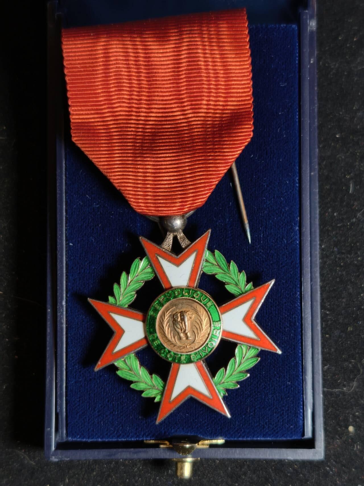 凯旋世界勋赏（第23期）（欢迎送拍）（对拍品有疑问请询问客服，不接受到手刀，出价默认拍品品相。请认真阅读拍卖规则！出价默认已认可！）（收到货请录制开箱视频，无视频概不处理问题。） 。