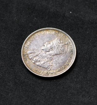 甄臻铺-世界币章拍卖（第60期），甄品场拍品征集中，送拍享返佣金等优惠多多 英属澳大利亚 1917年M 1先令 乔治五丗 银币 近未流通品转光尚佳，紫罗兰彩包浆，由丗界大战时期澳大利亚本土墨尔本（M）廠自行制造