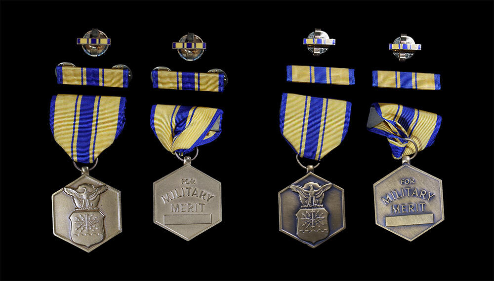 南京三省2026年春季拍卖会 世界币章&现代币 近代美国空军嘉奖奖章（一组两枚）