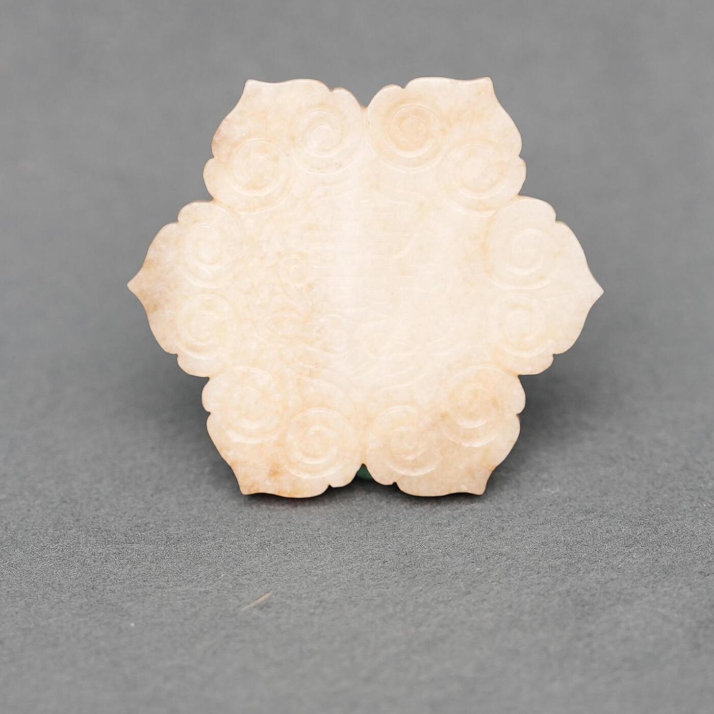  碧月说宝.韫玉流光-南京文物公司明清玉器专场（二） 旧玉寿字花形佩