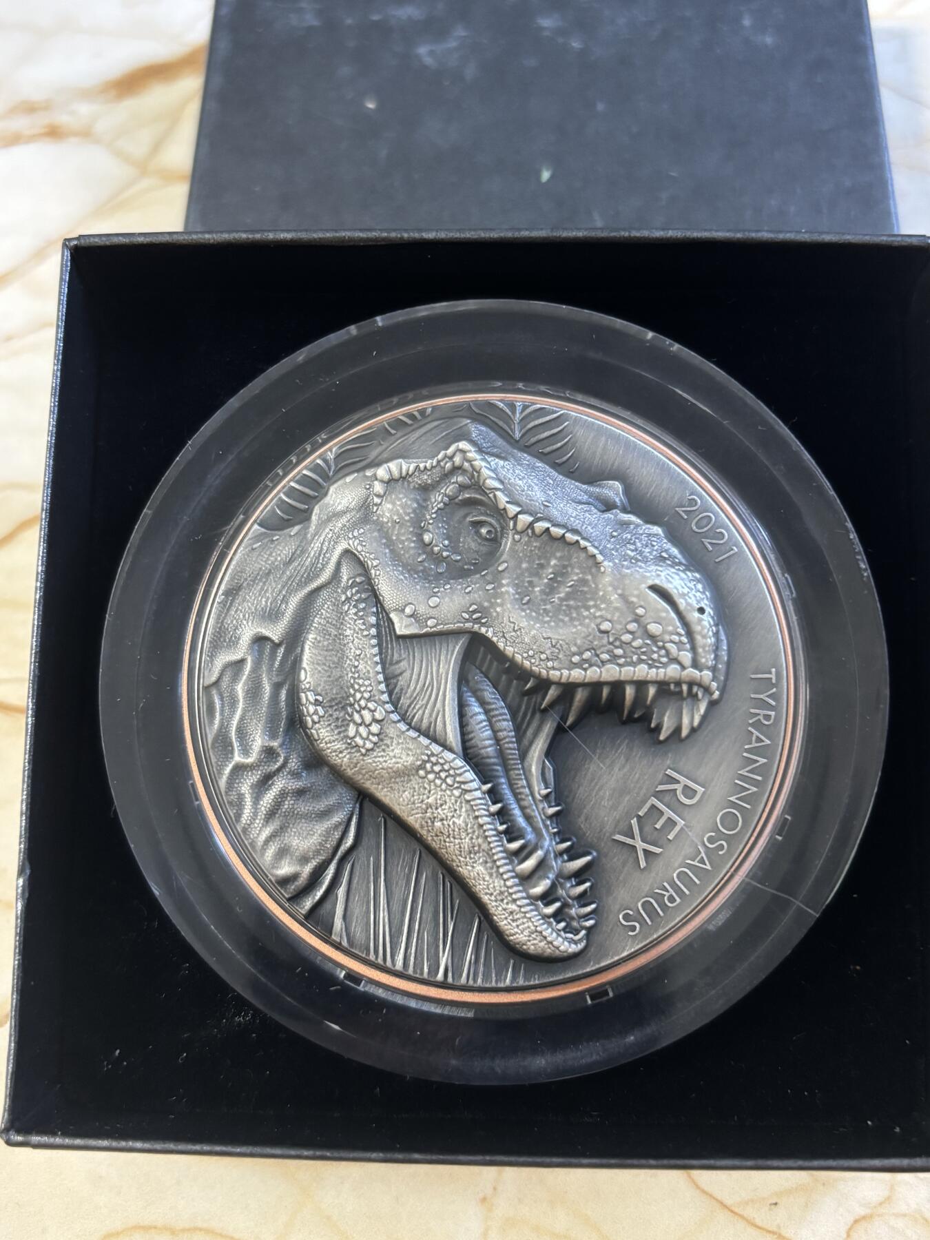 第197期拍卖 瓦努阿图2021年恐龙系列暴龙银铜双金属纪念币，999银+铜，10+145克，发行：1999枚