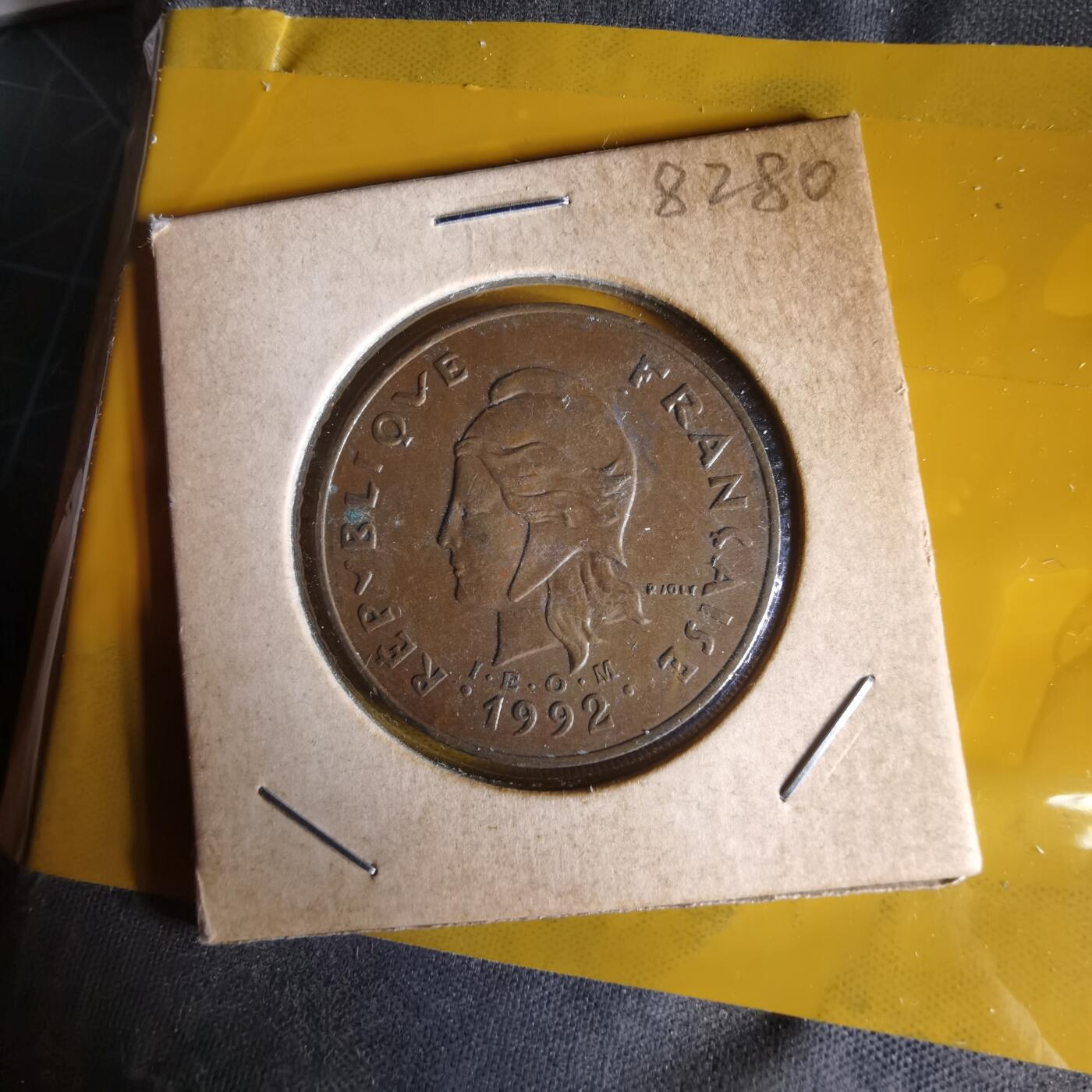 沼泽如烟--第1061场 法属新喀里多尼亚1992年100法郎