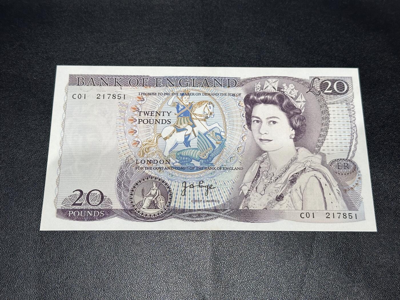 《外钞收藏家》第六百二十八期（精品百拍场）（长期征集拍品、欢迎藏友们联系合作） 英国D序列20镑 全新UNC C01冠