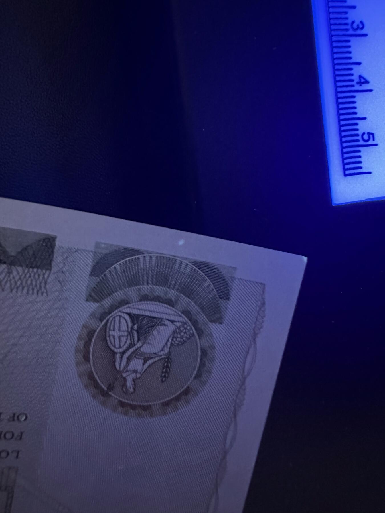 《外钞收藏家》第六百二十八期（精品百拍场）（长期征集拍品、欢迎藏友们联系合作） 英国D序列50镑 全新角不绝