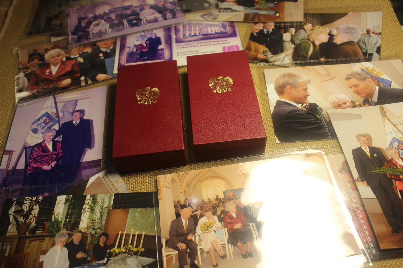 2026.4.21杂货小拍卖 波兰金婚奖章一组，附带原主人获奖时的照片一组，库存品相