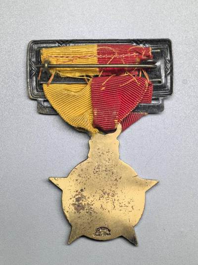 小驴勋章奖章收藏4月18日周六晚六点拍卖（珍爱和平，收藏战争，铭记历史，勿忘国耻，忠党爱国。有偿代拍，送拍规则在简介最后，参拍须阅读规则后再参拍，关系到运费包装发货时效真假辨别等关键信息，拍卖时不再发原图，看大图店主微信码在拍卖店铺介绍里或者找我要） 西班牙战争老兵纪念章，年代请自行断代