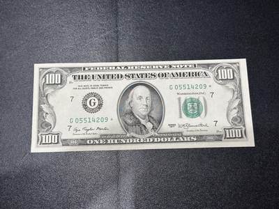 《外钞收藏家》第六百二十八期（精品百拍场）（长期征集拍品、欢迎藏友们联系合作） - 1977年美国小头版100美元 补号 UNC-  一个角不绝