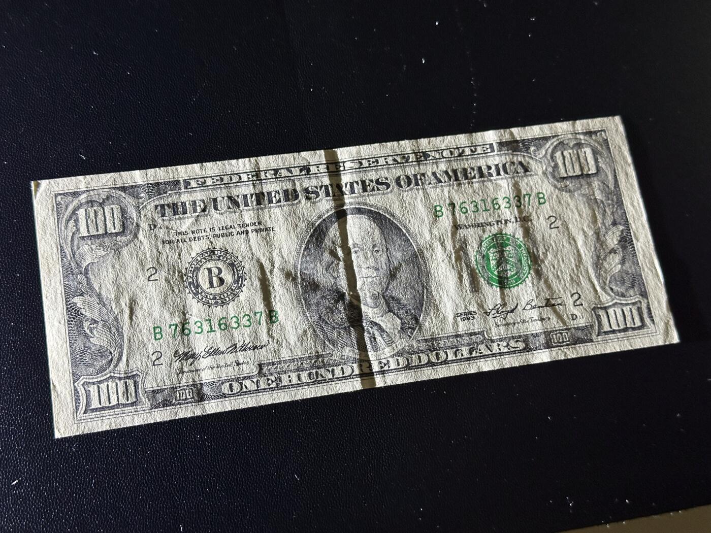 《外钞收藏家》第六百二十八期（精品百拍场）（长期征集拍品、欢迎藏友们联系合作） 1993年美国小头版100美元 AU品相