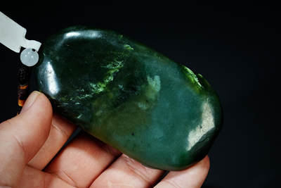 上海都达杂项专场103【全场包邮】  天然和田玉青玉精雕《闲下悠然》手把件97-37