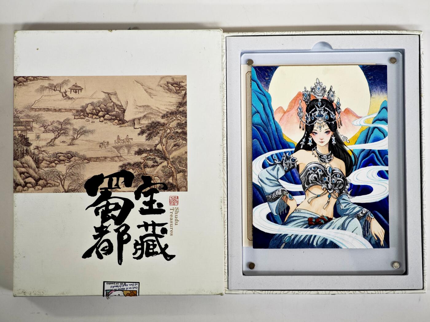 白泽拍卖卡牌手绘专场第35期（问东城春色，正谷雨，牡丹期） 2025 艺方文创 手绘卡 钻石皇冠拟人 有特效 带盒 尺寸：9.9cm*13.2cm  虾虾亲签 卡砖封装