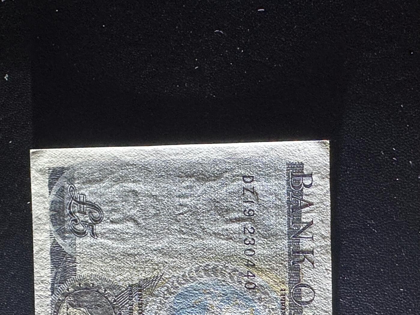 《外钞收藏家》第六百二十八期（精品百拍场）（长期征集拍品、欢迎藏友们联系合作） 英国D序列1和5镑 2张一起 全新UNC 5镑角不绝