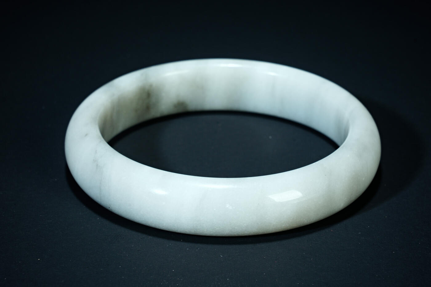 上海都达杂项专场八十一【全场包邮】  天然和田玉青花籽料贵妃手镯97-17