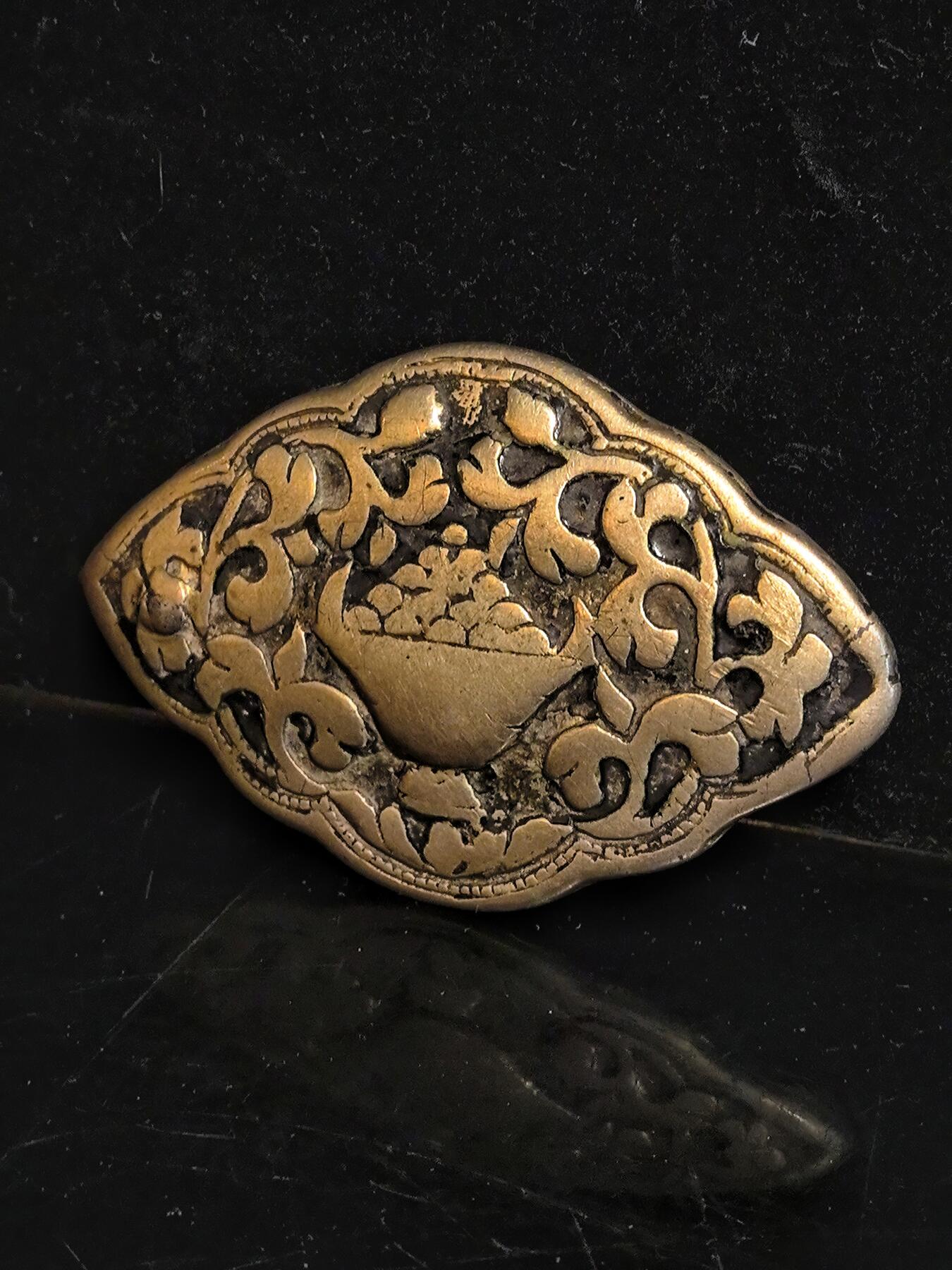 碧月说宝.雪域莲花开（二） 清代 银錾刻聚宝盆缠枝纹带扣