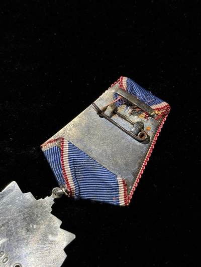 戎马世界章牌大赏第115期 南斯拉夫五级旗帜勋章，银制，第一版，590号，重达50g左右，带号版很少见