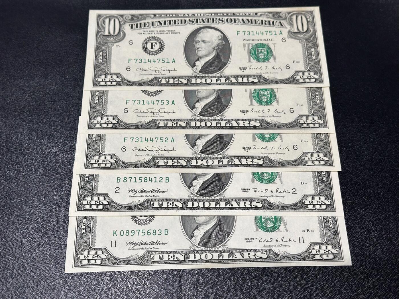 《外钞收藏家》第六百二十八期（精品百拍场）（长期征集拍品、欢迎藏友们联系合作） 1988和95年美国小头版10美元 5张一起 AU和UNC-