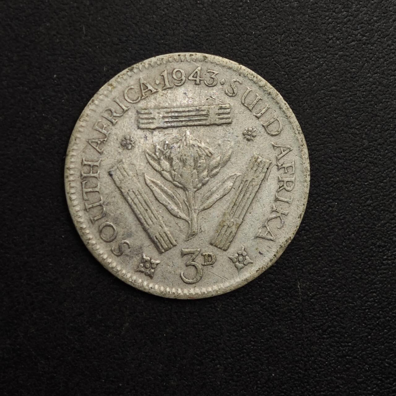 【淘币小摊】实时拍第八百九十三拍   散币场    每周一统一发货 南非1943年乔治六世3便士银币