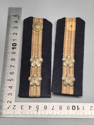 小驴勋章奖章收藏4月18日周六晚六点拍卖（珍爱和平，收藏战争，铭记历史，勿忘国耻，忠党爱国。有偿代拍，送拍规则在简介最后，参拍须阅读规则后再参拍，关系到运费包装发货时效真假辨别等关键信息，拍卖时不再发原图，看大图店主微信码在拍卖店铺介绍里或者找我要） 日本肩章