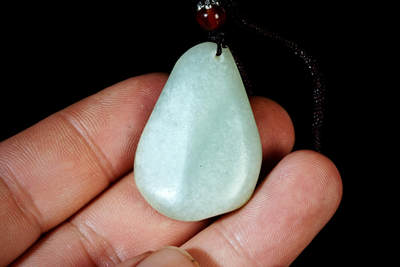 上海都达杂项专场102【全场包邮】  天然和田玉精雕《持莲观音》挂件97-45