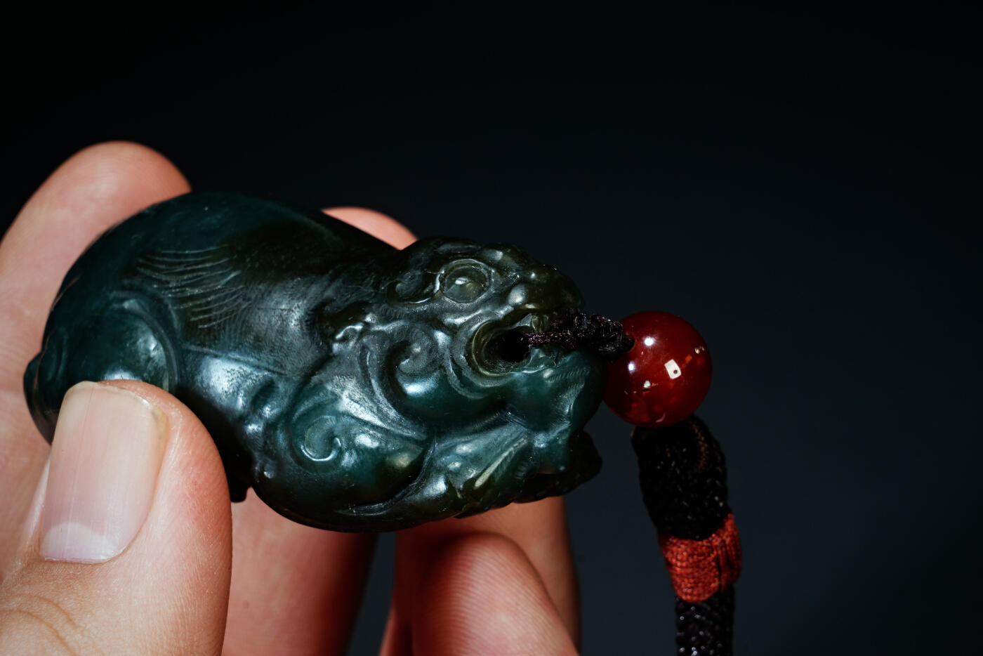 上海都达杂项专场八十一【全场包邮】  天然和田玉青玉精雕《貔貅》手把件