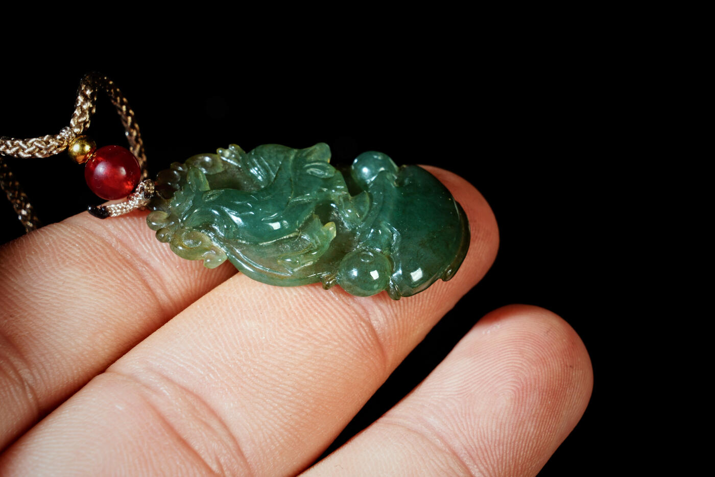 上海都达杂项专场八十一【全场包邮】  天然冰绿种翡翠（A货）精雕《大吉大利》挂件 97-61