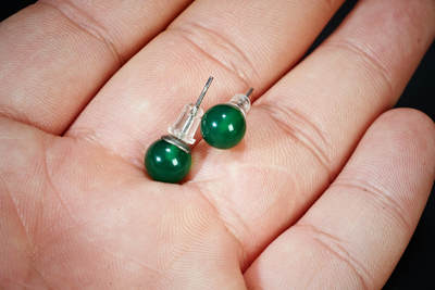 上海都达杂项专场102【全场包邮】  天然绿玛瑙圆珠耳环 一对97-204