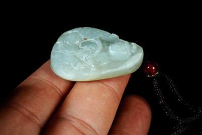 上海都达杂项专场102【全场包邮】  天然和田玉精雕《持莲观音》挂件97-45