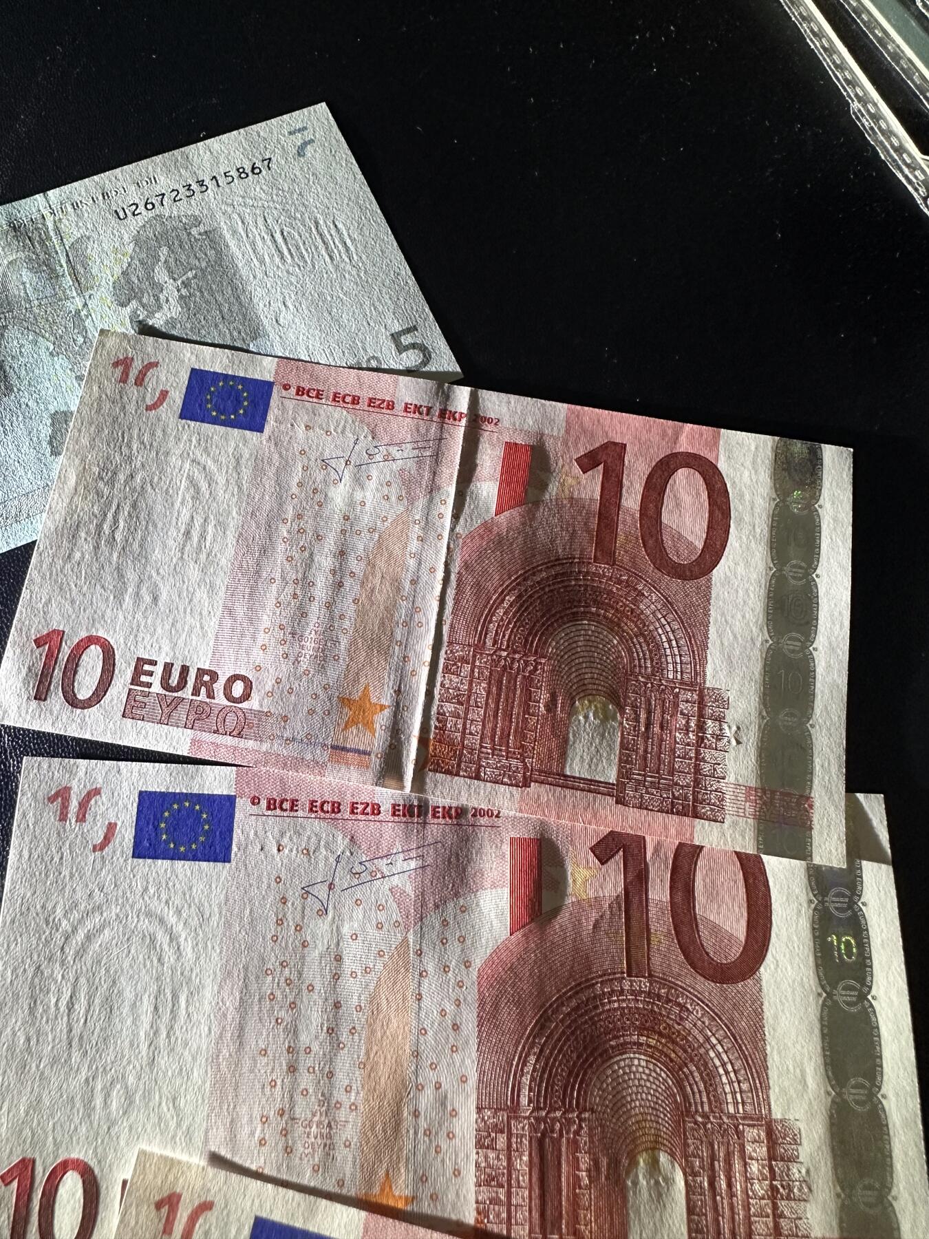 《外钞收藏家》第六百二十八期（精品百拍场）（长期征集拍品、欢迎藏友们联系合作） 一签5、10、20欧元5张一起 10欧1张AU、20欧全新角不绝 其他全新