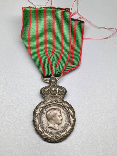 小驴勋章奖章收藏4月18日周六晚六点拍卖（珍爱和平，收藏战争，铭记历史，勿忘国耻，忠党爱国。有偿代拍，送拍规则在简介最后，参拍须阅读规则后再参拍，关系到运费包装发货时效真假辨别等关键信息，拍卖时不再发原图，看大图店主微信码在拍卖店铺介绍里或者找我要） 法国圣赫勒拿奖章