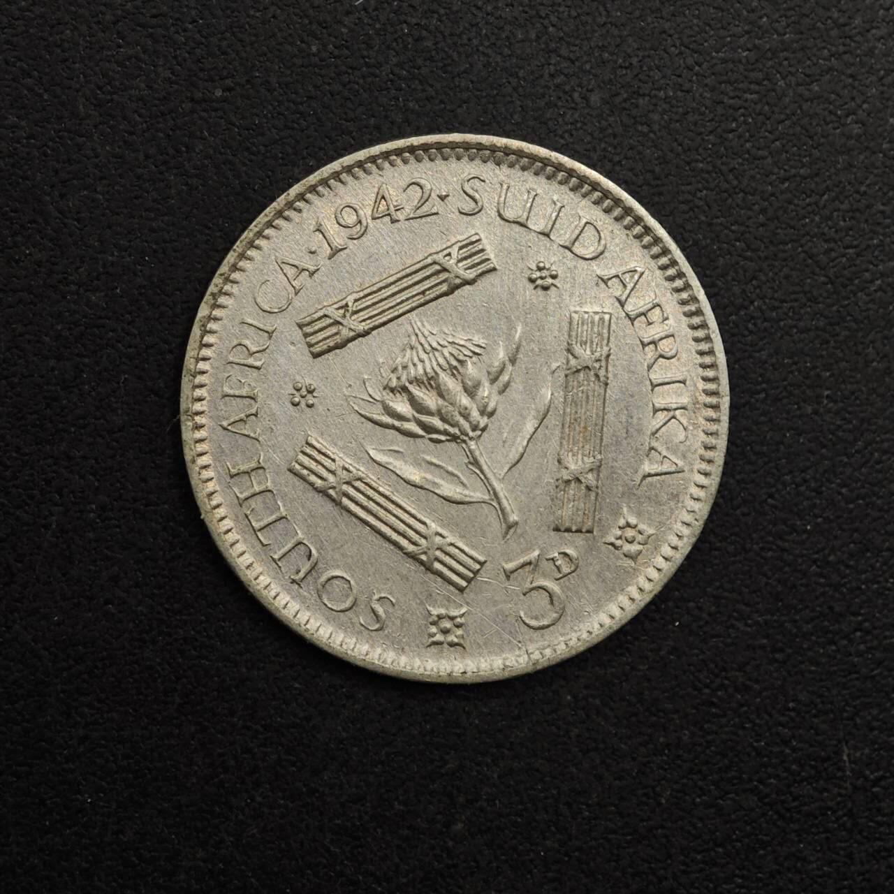 【淘币小摊】实时拍第八百九十三拍   散币场    每周一统一发货 南非1942年乔治六世3便士银币