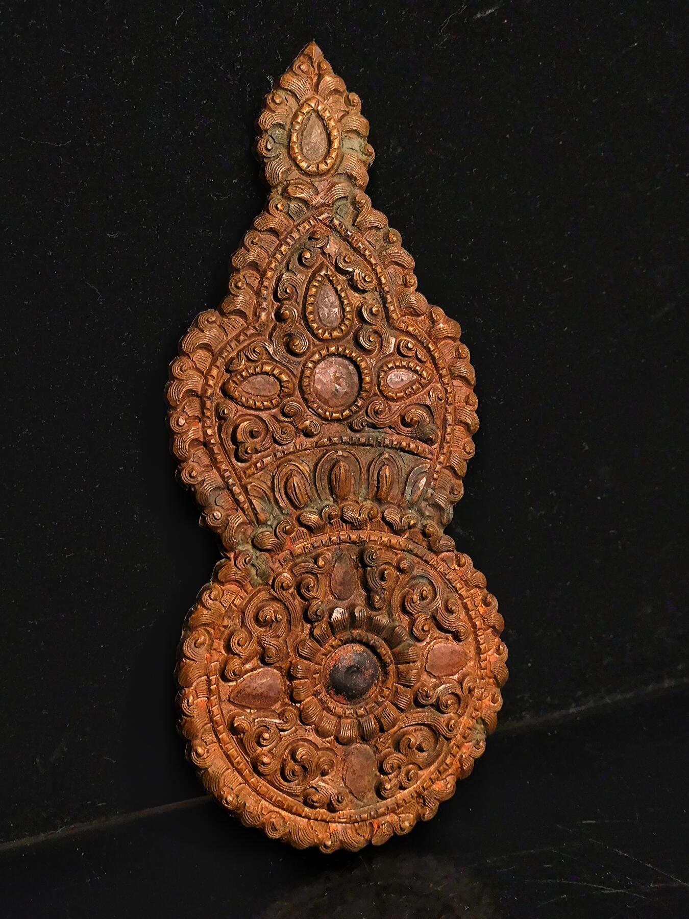 碧月说宝.雪域莲花开（二） 清代 藏传老铜佛龛饰片 百年锤揲八宝纹重器