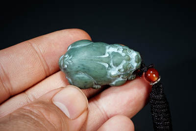 上海都达杂项专场102【全场包邮】  天然和田玉青玉精雕《瑞兽貔貅》挂件97-39