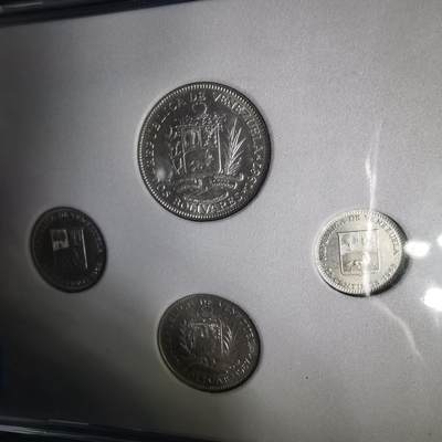 沼泽如烟--第1060场 委瑞瑞拉四枚套币