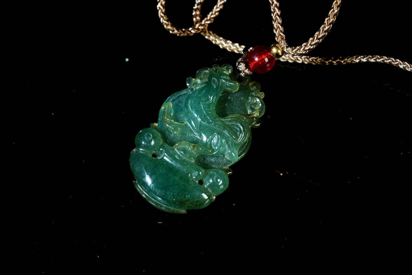 上海都达杂项专场八十一【全场包邮】  天然冰绿种翡翠（A货）精雕《大吉大利》挂件 97-61