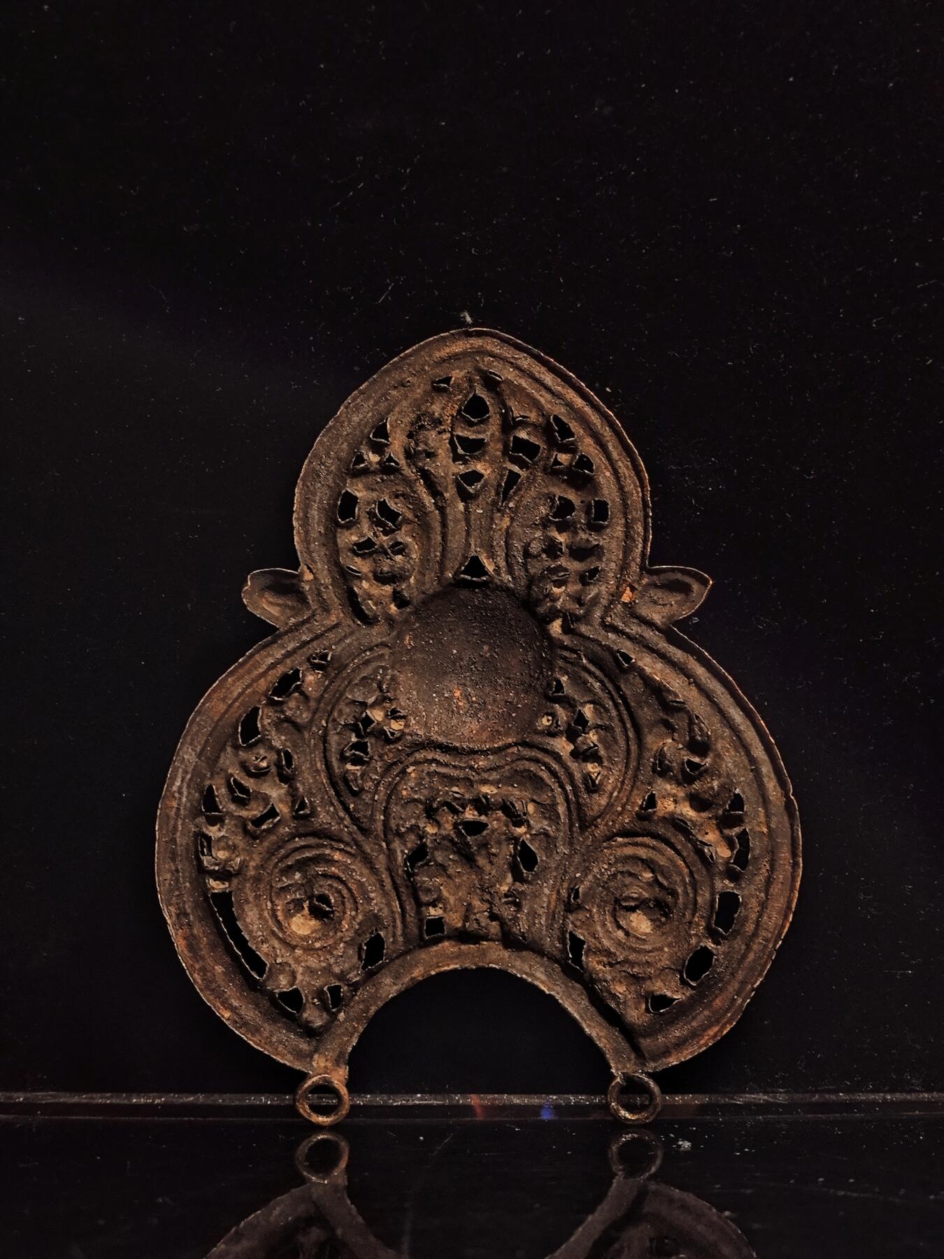 碧月说宝.雪域莲花开（二） 清代 铜鎏金镂空缠枝莲纹宝冠饰片