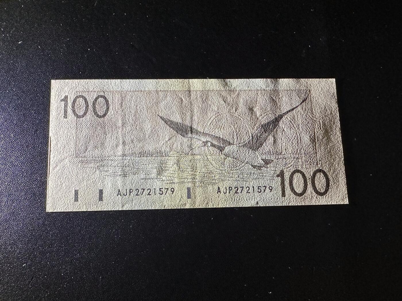 《外钞收藏家》第六百二十八期（精品百拍场）（长期征集拍品、欢迎藏友们联系合作） 1988年加拿大鸟版100元 AU品相