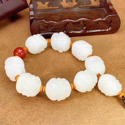 新疆和田玉作品，十八罗汉手持，154.58g，白度一级，油性好，脂粉感十足，超大颗粒，颗颗立体双面工，品相霸气！ - 新疆和田玉作品，十八罗汉手持，154.58g，白度一级，油性好，脂粉感十足，超大颗粒，颗颗立体双面工，品相霸气！